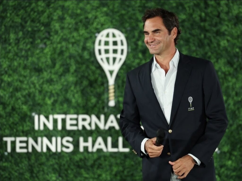 فيدرر يبكي في قاعة المشاهير: «مسيرتي انتهت… لكن رسالة حبي للتنس لن تنتهي» ❤️🎾